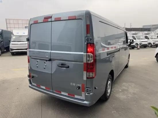 Farizon V8E interior cargo compartment — 8.5m³ capacity