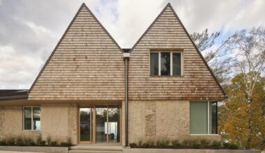 Georgian Bay Beach House / &Pierre
