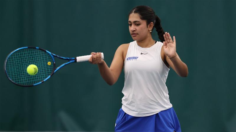 No. 18 Women’s Tennis Sweeps Saint Mary’s on Friday Night