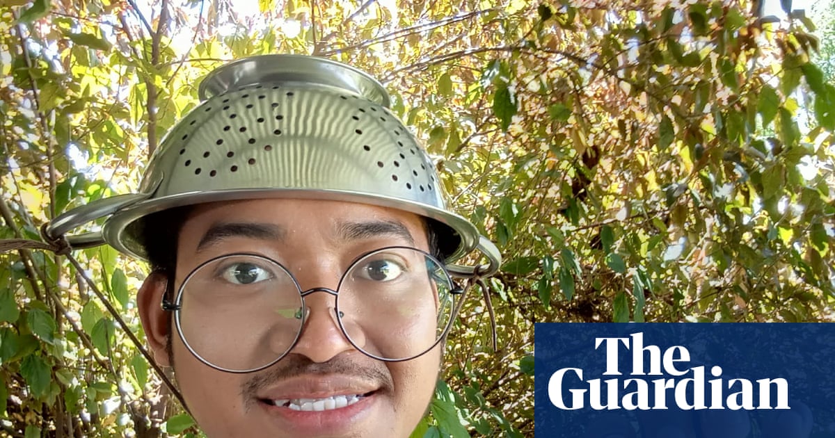Colander-wearing Pastafarian strains the rules with Queensland driver’s licence photo | Transport