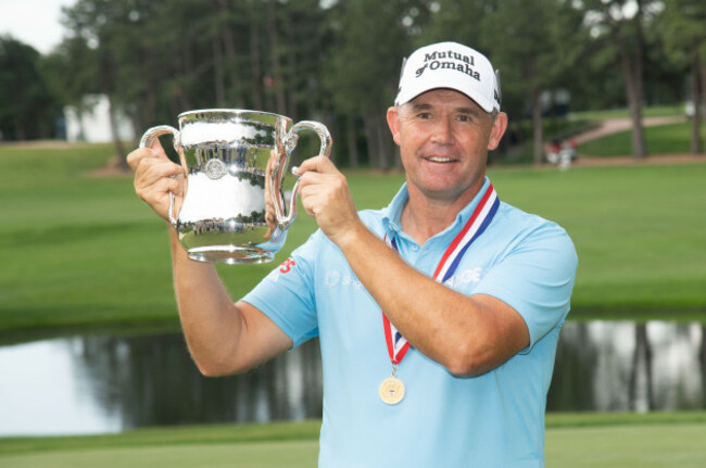 colorado-springs-colorado-usa-29th-june-2025-us-senior-open-final-round-padriag-harrington-winner-of-the-2025-us-senior-open-with-the-championship-trophy-credit-casey-b-gibsonalamy-live-n