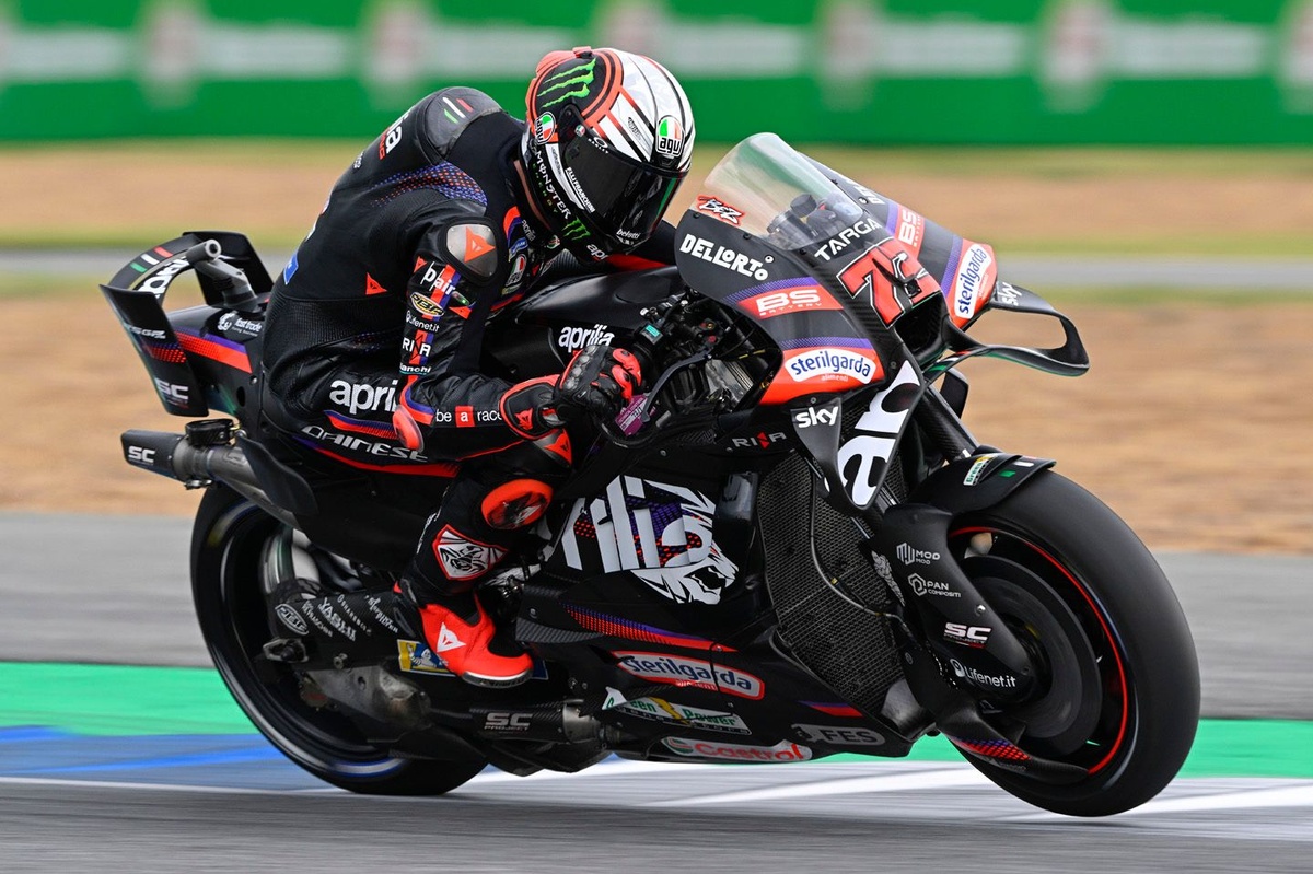 Bezzecchi beats Marquez to pole despite late crash