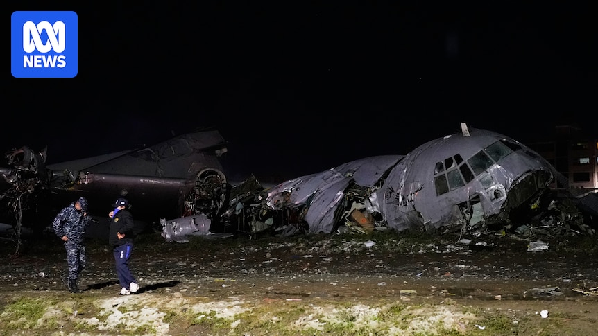 Bolivian plane carrying banknotes crashes, leaving 20 people dead