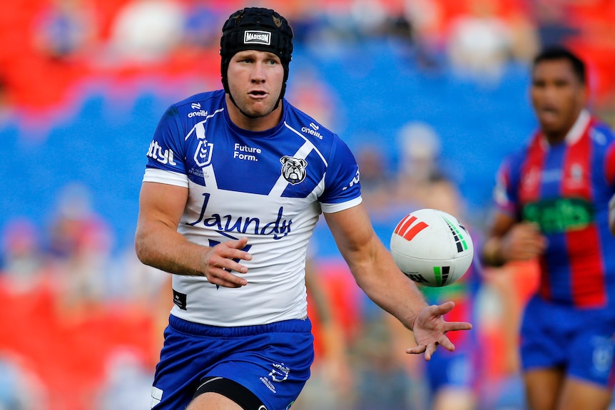 MAtt Burton passing the ball to his right during a rugby league match