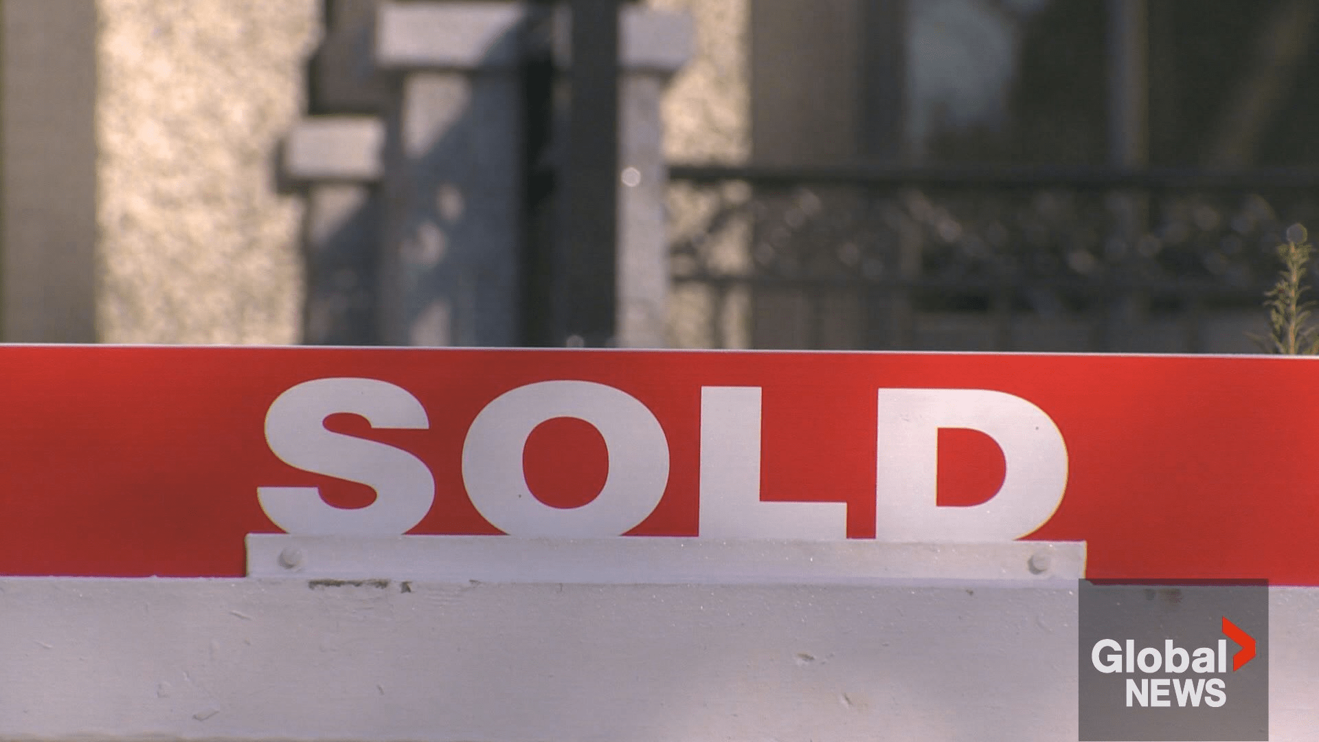 Click to play video: 'New data shows inflation surge & bank of mom and dad grows generous'