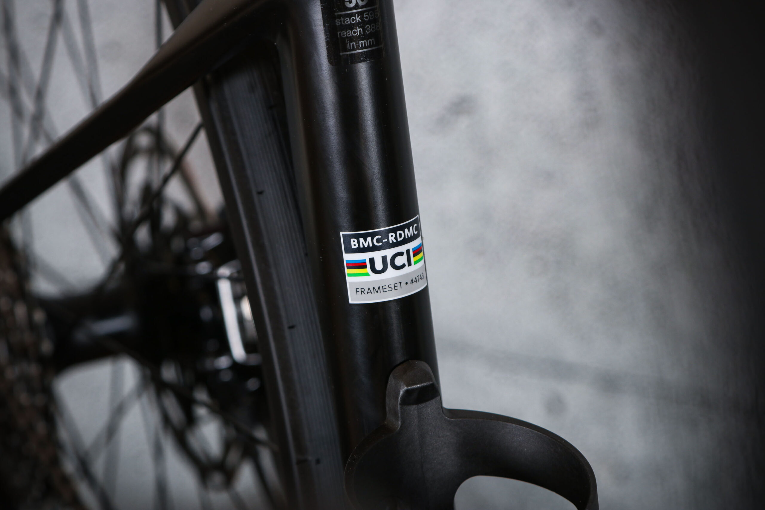 2025-bmc-roadmachine-01-three-uci-sticker-scaled.jpg