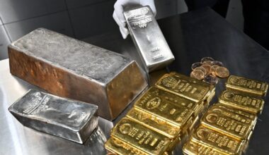 Gold and silver prices soared, then plummeted. What’s going on? | Business and Economy News