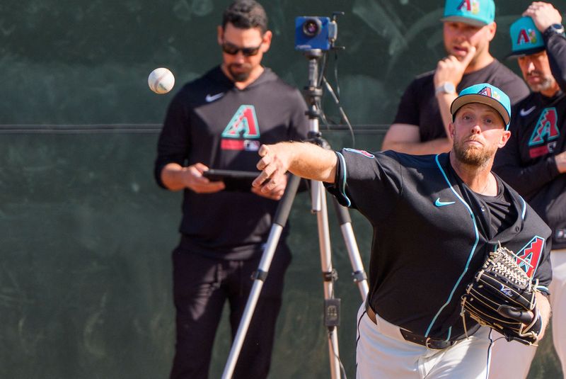 Diamondbacks RHP Merrill Kelly to miss opener with nerve issue | 1450 AM 99.7 FM WHTC