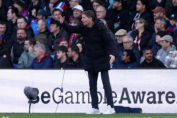 Oliver Glasner gestures to his players.