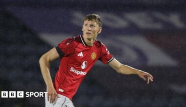 Manchester United defender Albert Mills