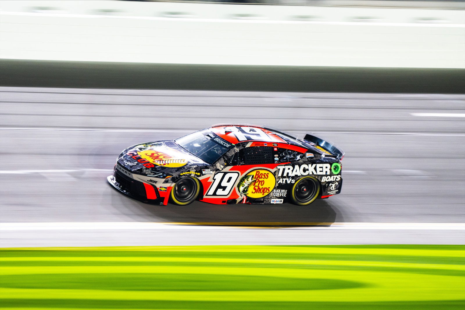 NASCAR changes rulebook to ban one-handed aero trick