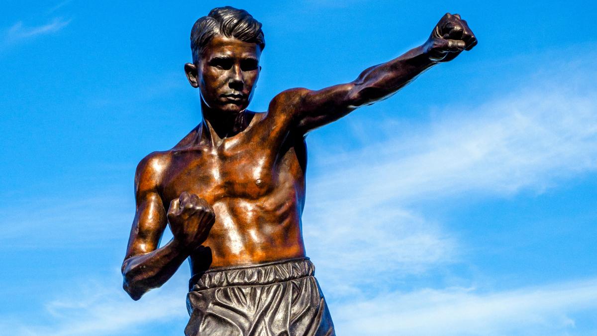 Statue of boxer Teddy Baldock stolen from east London park