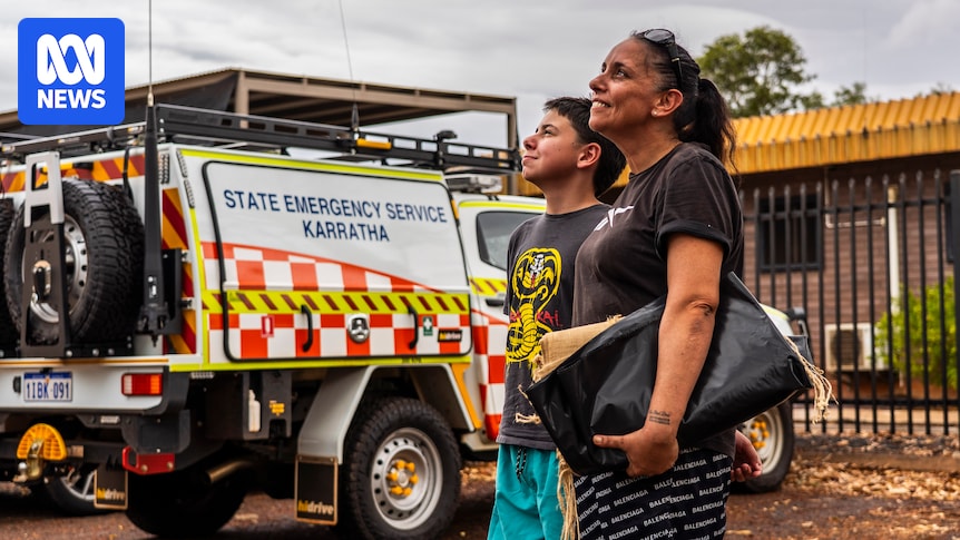Karratha residents warned to prepare for 200km/h winds as Tropical Cyclone Mitchell intensifies