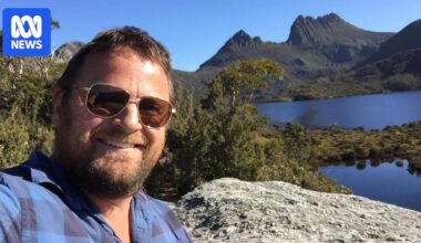 Jon Kudelka, Walkley-winning Tasmanian cartoonist, dies from brain cancer