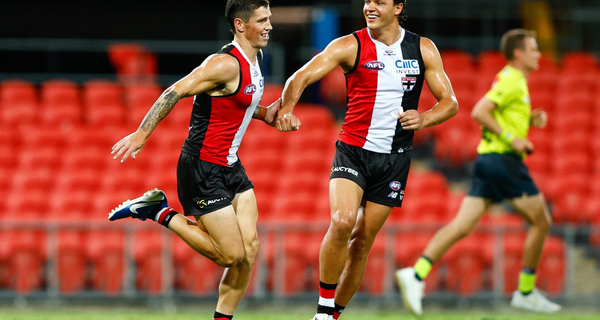 Saints' lesser lights shine in thrashing of Suns