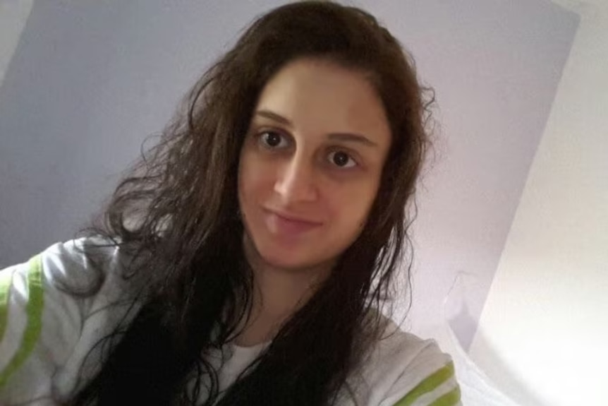 Kirsty as a teenager smiling in a selfie.