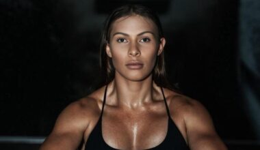 ‘Fighting Mum’ Che Kenneally eyes undisputed heavyweight title