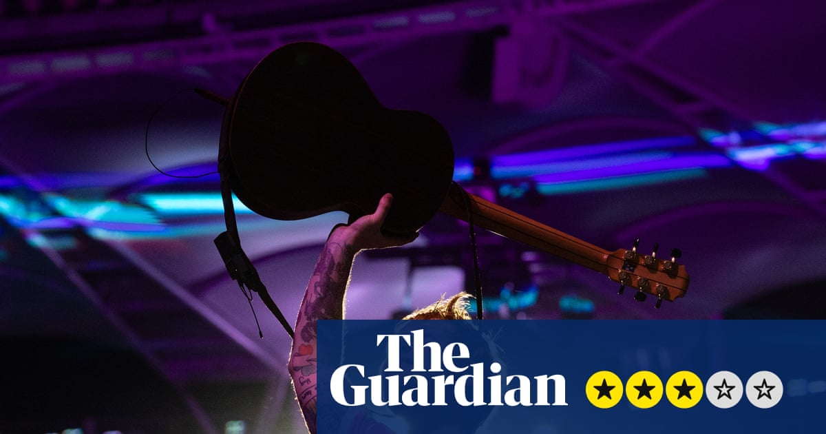 Ed Sheeran review: pyrotechnics and technical hiccups in an ambitious, looping one-man show | Ed Sheeran