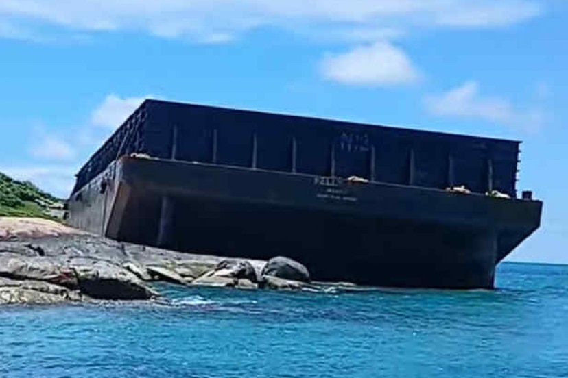 rear of stranded vessel.