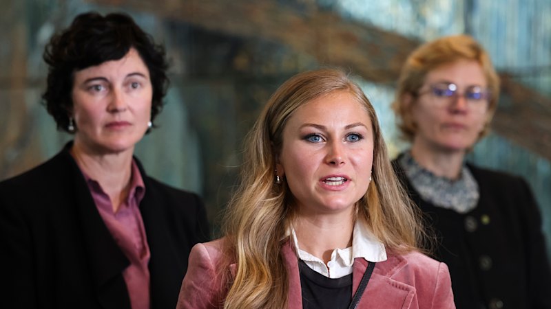 Slams Albanese's apology as condescending after "difficult" comment