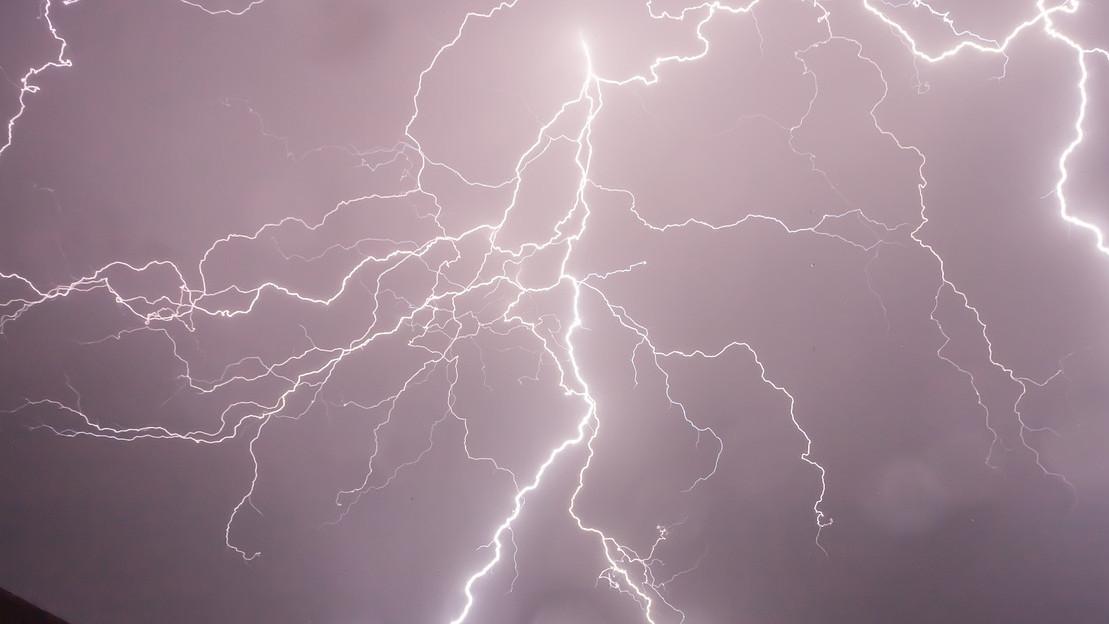 WA weather: Severe thunderstorms to trigger heavy rain in parts of south interior, Pilbara