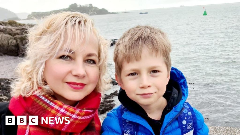 Families from Ukraine reflect on life in Devon - BBC