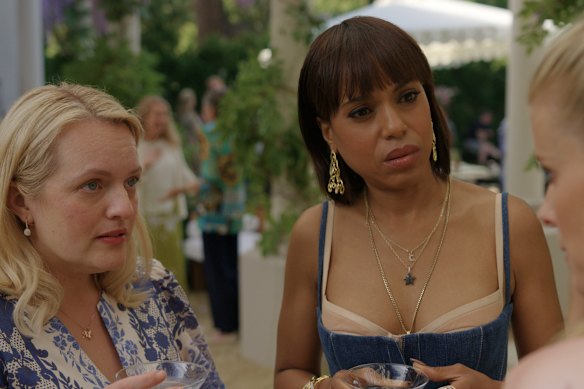 Elisabeth Moss and Kerry Washington in Imperfect Women.