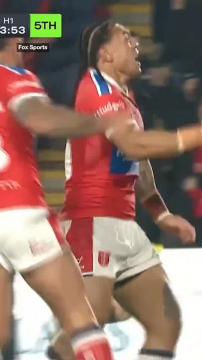 Tom Amone scores the first try for Hull KR