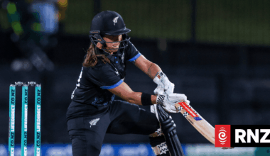 Cricket: White Ferns cruise to victory over Zimbabwe in first T20