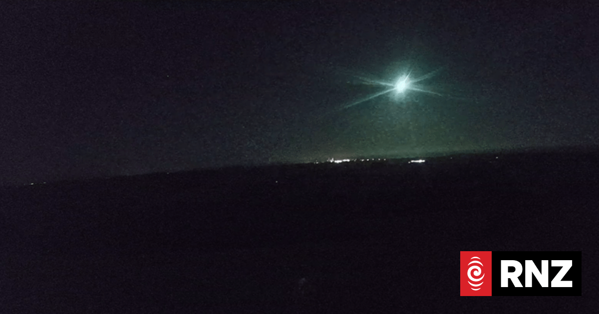 People across North Island report second possible meteor sighting within a week