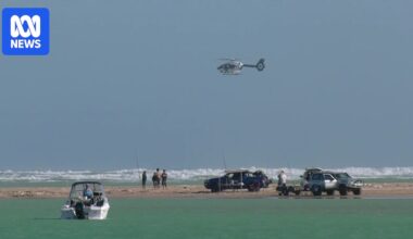 Light plane crashes into ocean at Goolwa South on South Australia's south coast