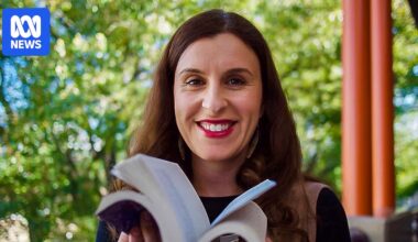 NSW government contacts Newcastle Writers Festival about Palestinian author Randa Abdel-Fattah's inclusion