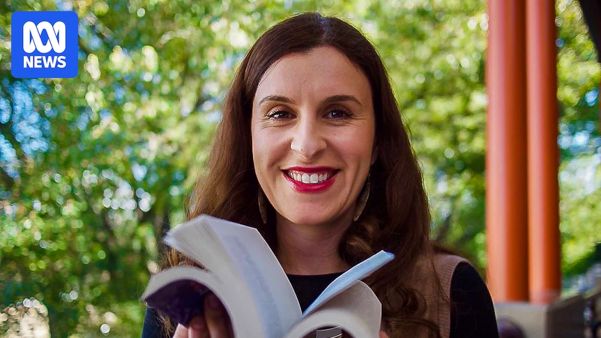 NSW government contacts Newcastle Writers Festival about Palestinian author Randa Abdel-Fattah's inclusion
