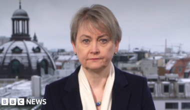 Yvette Cooper warns 'Cold War peace dividend has gone' as UK accuses Russia of killing Alexei Navalny - BBC