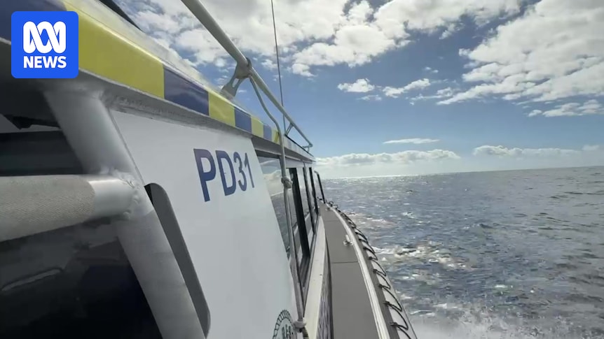 Major search underway for missing man after empty boat found off Gold Coast