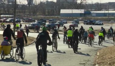 Iowa cyclists ride to remember Alex Pretti, Renee Good