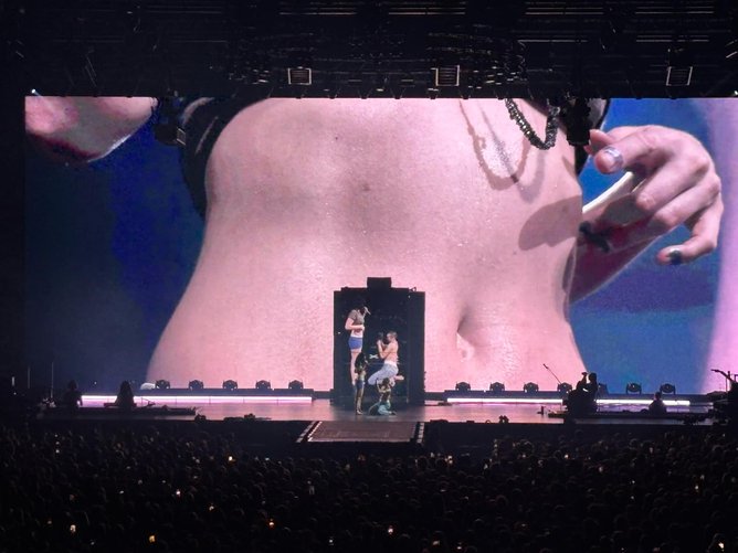 Lorde bares her midriff.