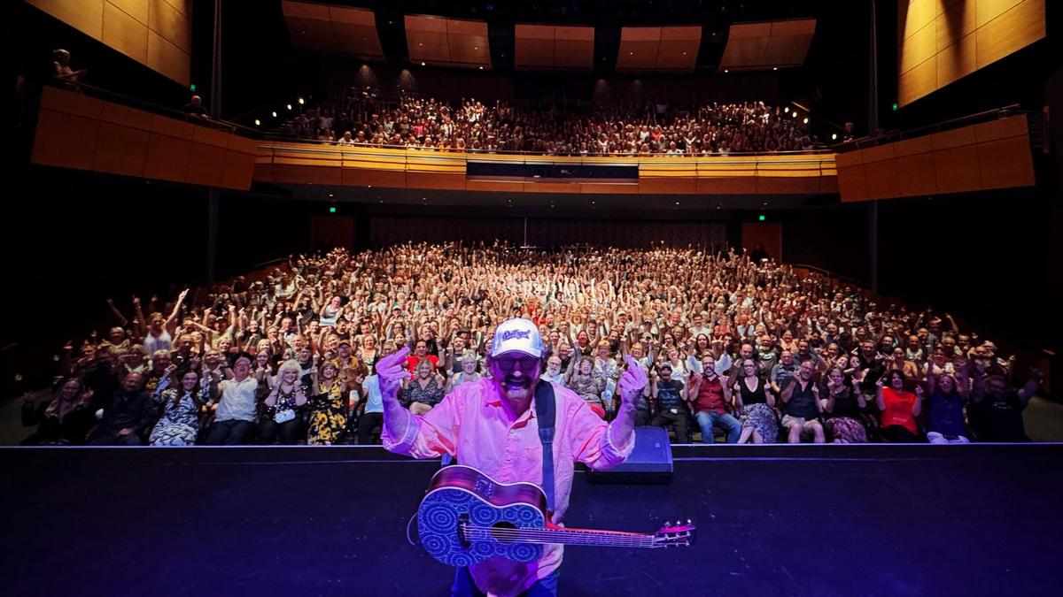 Police arrest disorderly Mandurah man during interval at Kevin Bloody Wilson show