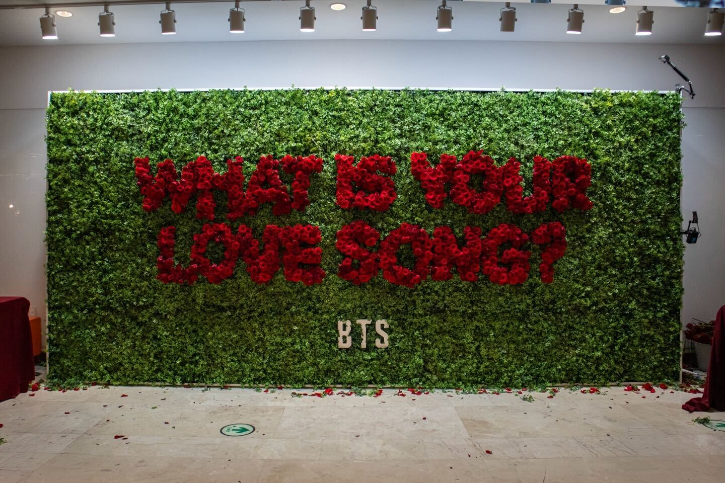 A promotional display for BTS’s upcoming full-length album, “Arirang,” featuring the phrase “What is your love song?” arranged in flowers at COEX in southern Seoul on Feb. 14. [BIGHIT MUSIC]
