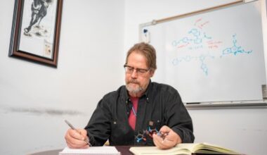 Dual-Action Molecule Design Concentrates Cancer Treatment in Tumor Cells to Allow Higher Doses