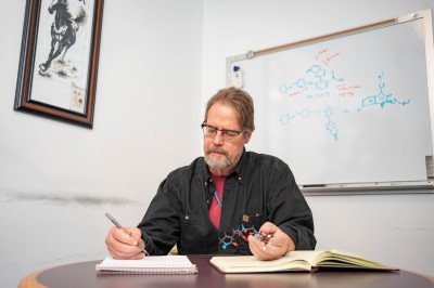 Dual-Action Molecule Design Concentrates Cancer Treatment in Tumor Cells to Allow Higher Doses