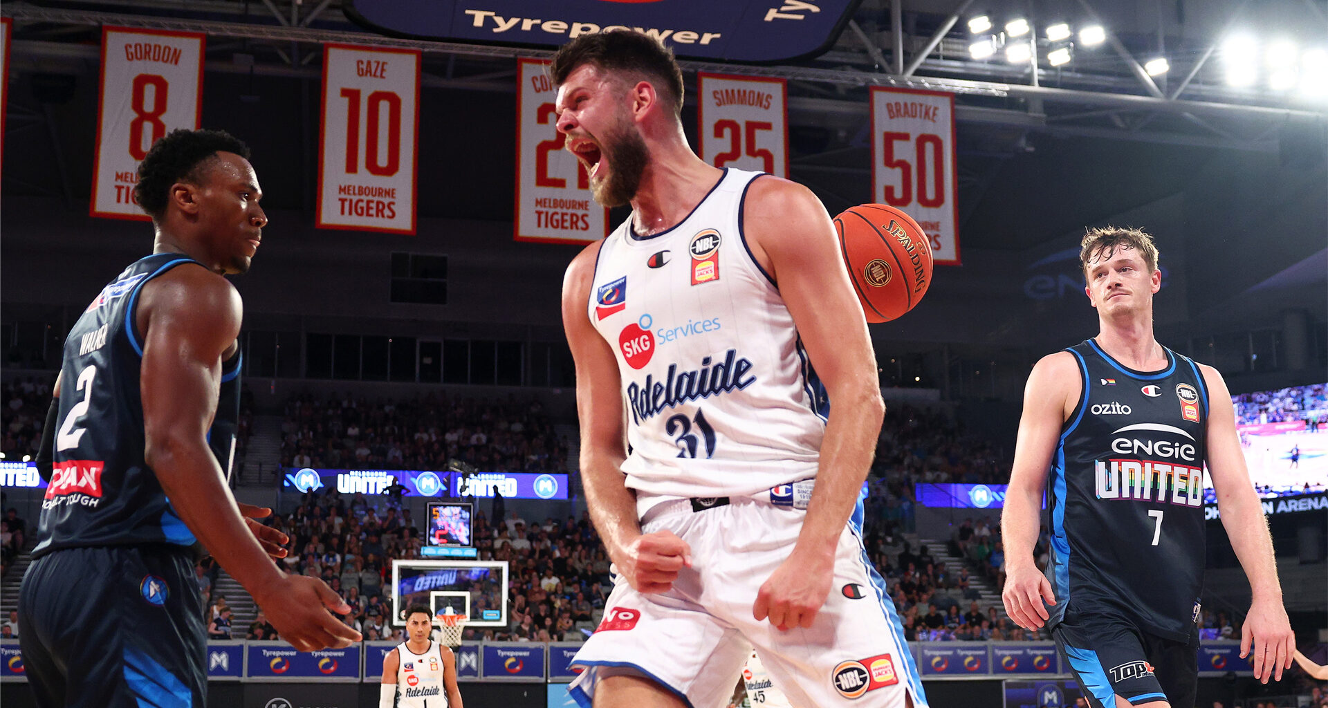 Sixers beat United to return to top spot