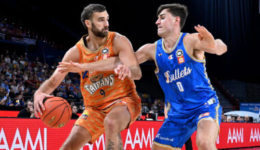 Andrews, McVeigh lift Snakes over Bullets