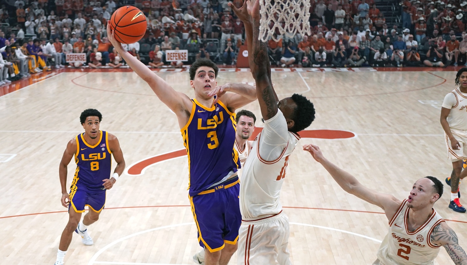 Max Mackinnon drops 27 as LSU Tigers falls short