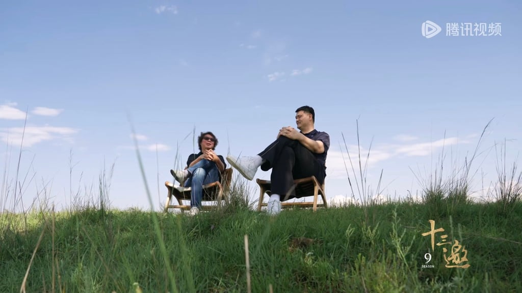 Yao Ming appeared in the season premiere of Thirteen Talks with host Xu Zhiyuan. (Photo: Tencent)