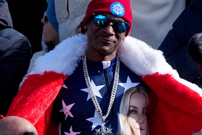 Snoop Dogg with Lindsey Vonn's face on his jumper