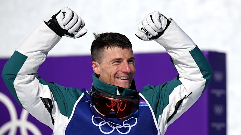 Matt Graham wins bronze in the men’s dual moguls