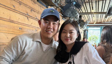 PGA golf player Kim Joo-hyung, left, poses with his wife. [JOONGANG ILBO]