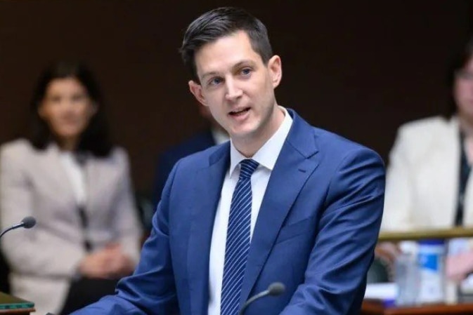 Rory Amon when he was a NSW Liberal MP, standing behind a lectern in nsw parliament house.