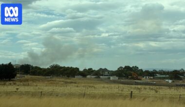 Emergency warning issued for grassfire near Sunbury, north of Melbourne